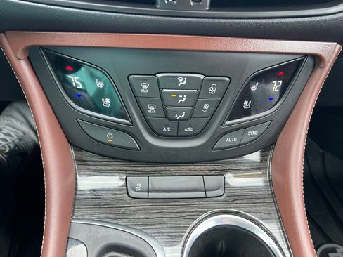Used 2018 Buick Envision Premium AWD/4WD image 33