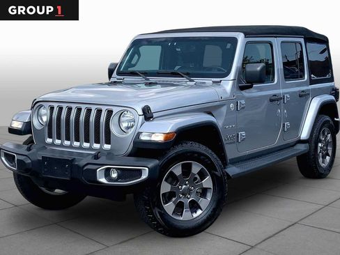 Used 2018 Jeep Wrangler Unlimited Sahara w/ Dual Top Group AWD/4WD image 1