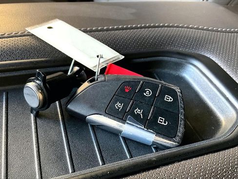 Used 2024 GMC Yukon SLT image 28