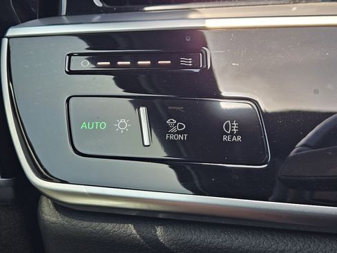 Used 2024 Audi A8 L 3.0T AWD/4WD image 22