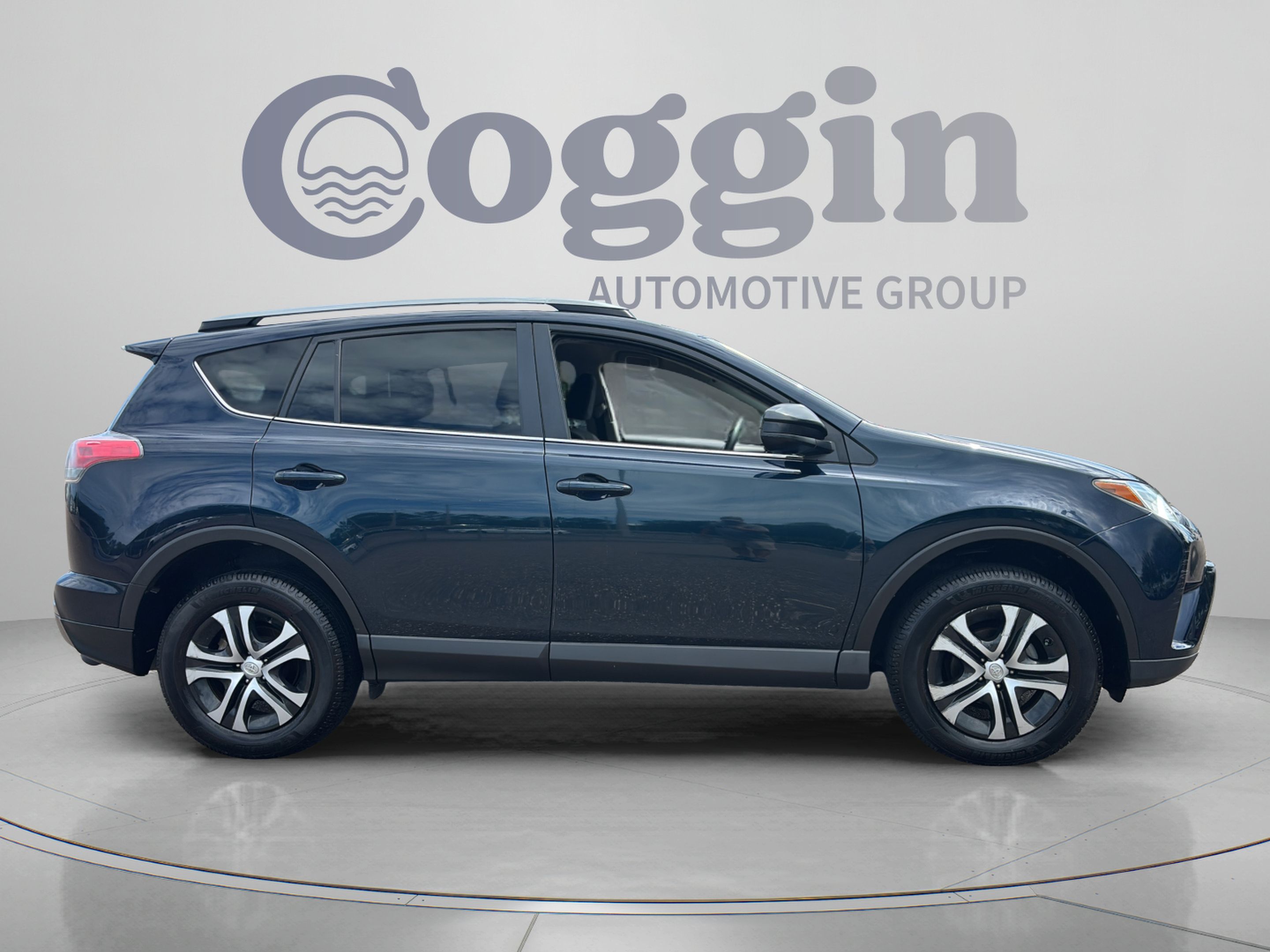 Used 2017 Toyota RAV4 LE FWD image 6