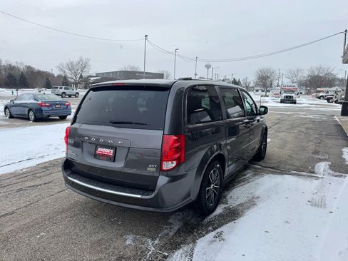 Used 2017 Dodge Grand Caravan SXT FWD image 5
