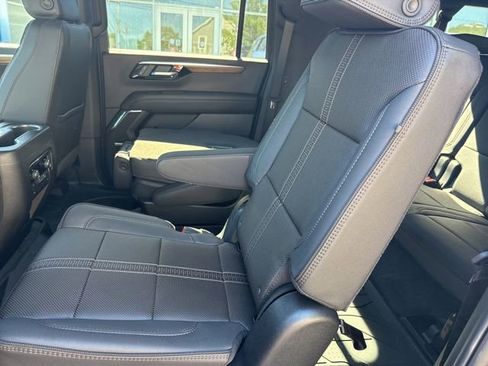 Used 2026 Chevrolet Suburban High Country AWD/4WD image 21