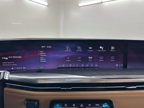 Used 2025 Cadillac Escalade IQ Luxury 2 image 40