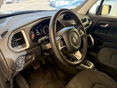 Used 2018 Jeep Renegade Latitude image 15