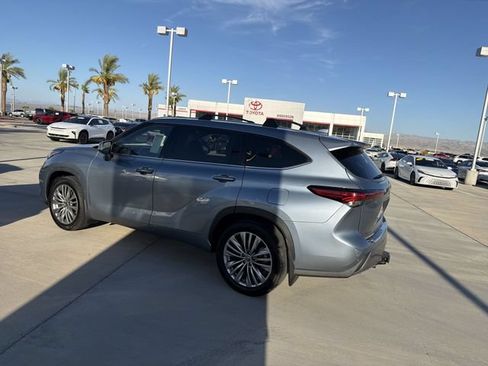 Used 2022 Toyota Highlander Platinum AWD/4WD image 7