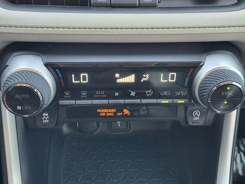 Used 2021 Toyota RAV4 XLE Premium image 21