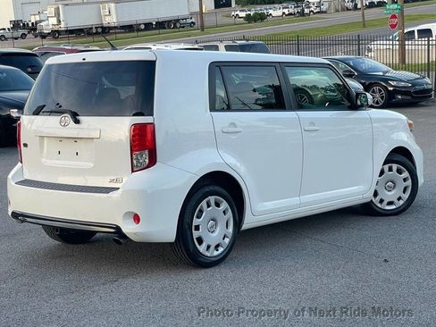 Used 2014 Scion xB FWD image 2