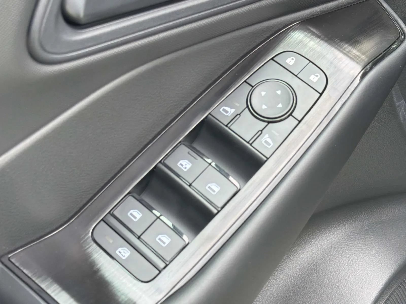 New 2026 Nissan Rogue S FWD image 22