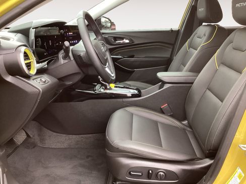 Used 2024 Chevrolet Trax ACTIV w/ Sunroof Package image 26