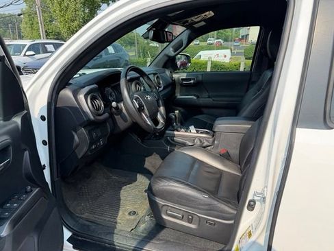 Used 2023 Toyota Tacoma TRD Off-Road AWD/4WD image 9