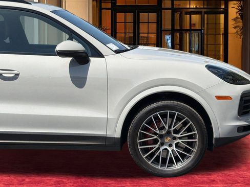 Used 2023 Porsche Cayenne Platinum Edition AWD/4WD image 36