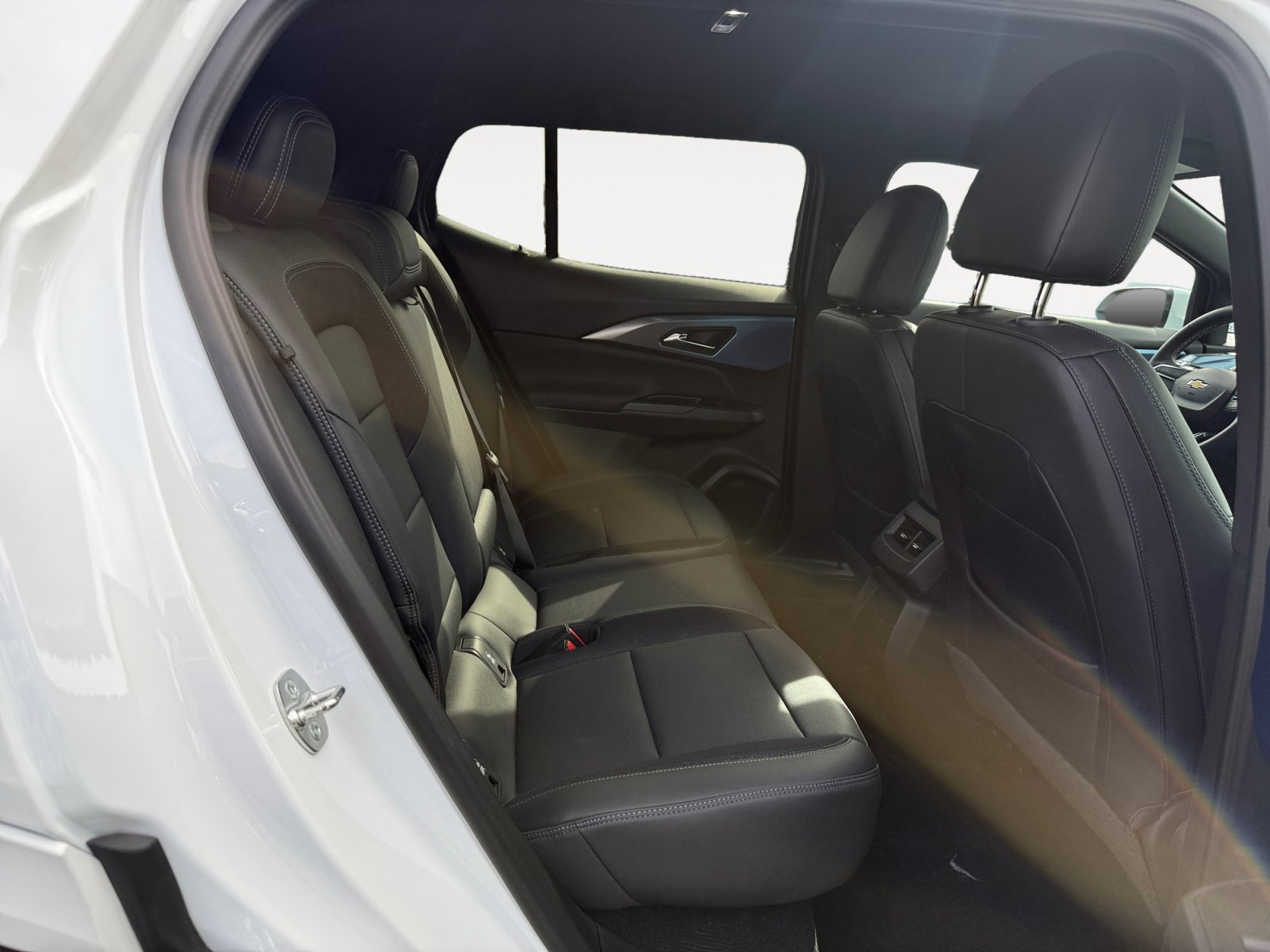 Used 2024 Chevrolet Equinox EV LT w/ LPO, Trailering Package AWD/4WD image 12