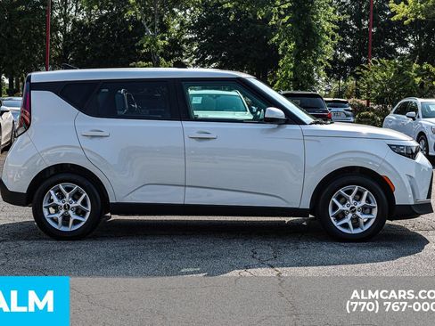 Used 2025 Kia Soul LX w/ LX Technology Package FWD image 10