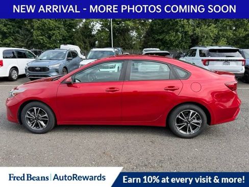Used 2023 Kia Forte LXS w/ LXS Technology Package FWD image 4
