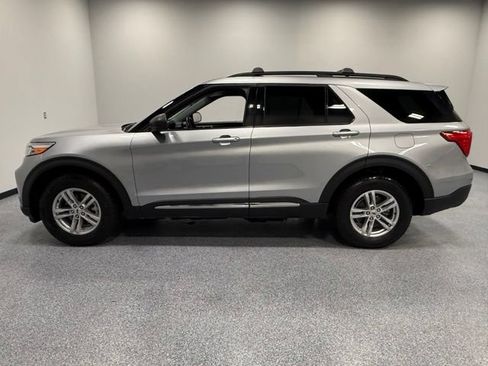 Used 2024 Ford Explorer XLT w/ Equipment Group 202A AWD/4WD image 5