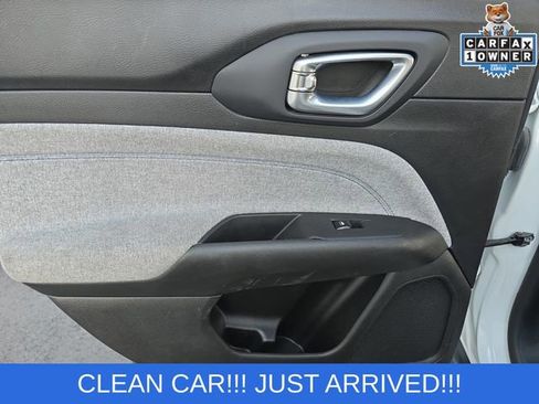 Used 2024 Jeep Compass Latitude AWD/4WD image 17