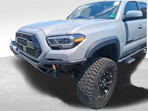 Used 2021 Toyota Tacoma TRD Off-Road w/ TRD Premium Off Road Package AWD/4WD image 2
