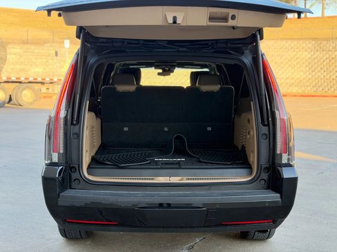 Used 2018 Cadillac Escalade ESV Platinum image 10