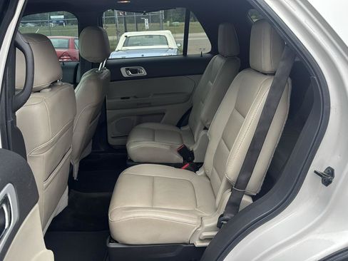 Used 2015 Ford Explorer XLT w/ Equipment Group 202A AWD/4WD image 11