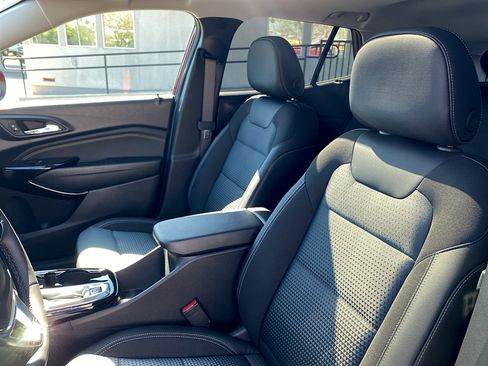 New 2026 Chevrolet Trax LT w/ Sunroof Package FWD image 16