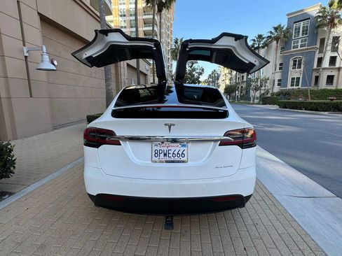 Used 2020 Tesla Model X Long Range AWD/4WD image 5