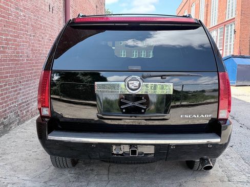 Used 2007 Cadillac Escalade AWD w/ Information Package image 6
