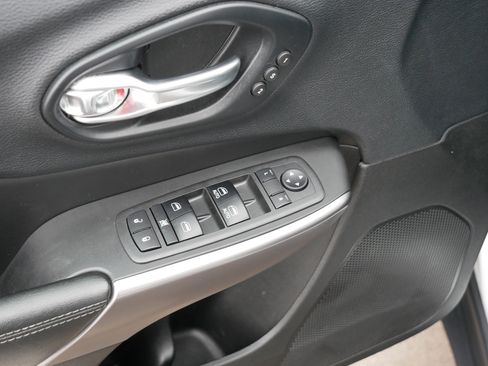 Used 2019 Jeep Cherokee Limited w/ Trailer Tow Group image 19