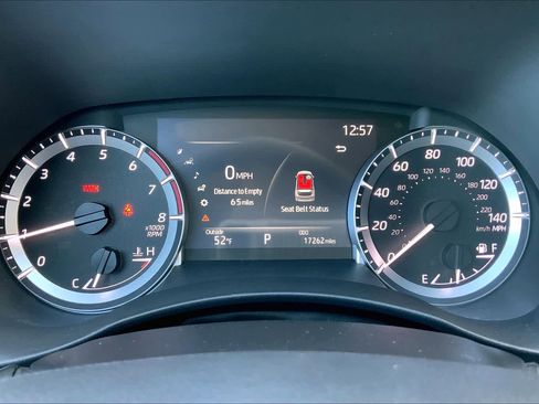 Used 2023 Toyota Highlander XLE AWD/4WD image 26