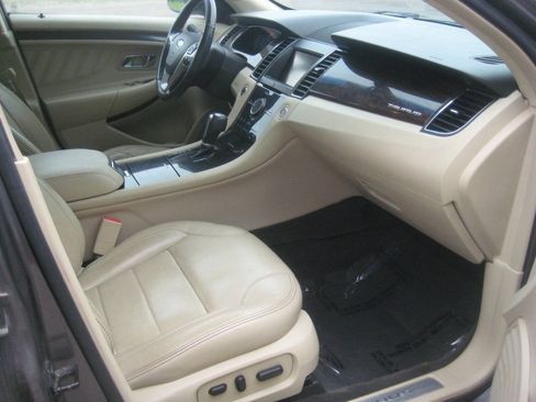 Used 2013 Ford Taurus Limited FWD image 9