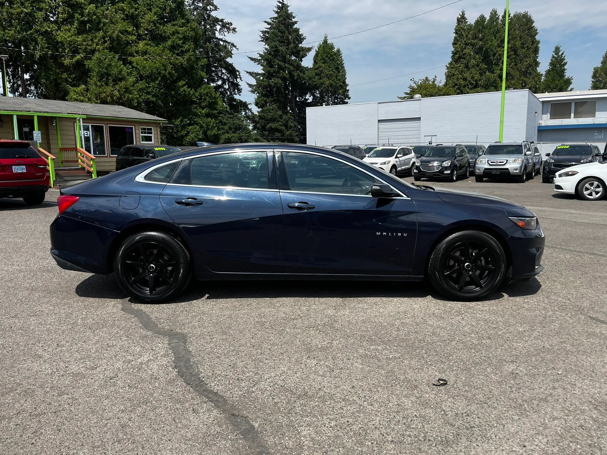Used 2016 Chevrolet Malibu LT w/ Driver Confidence Package FWD image 2