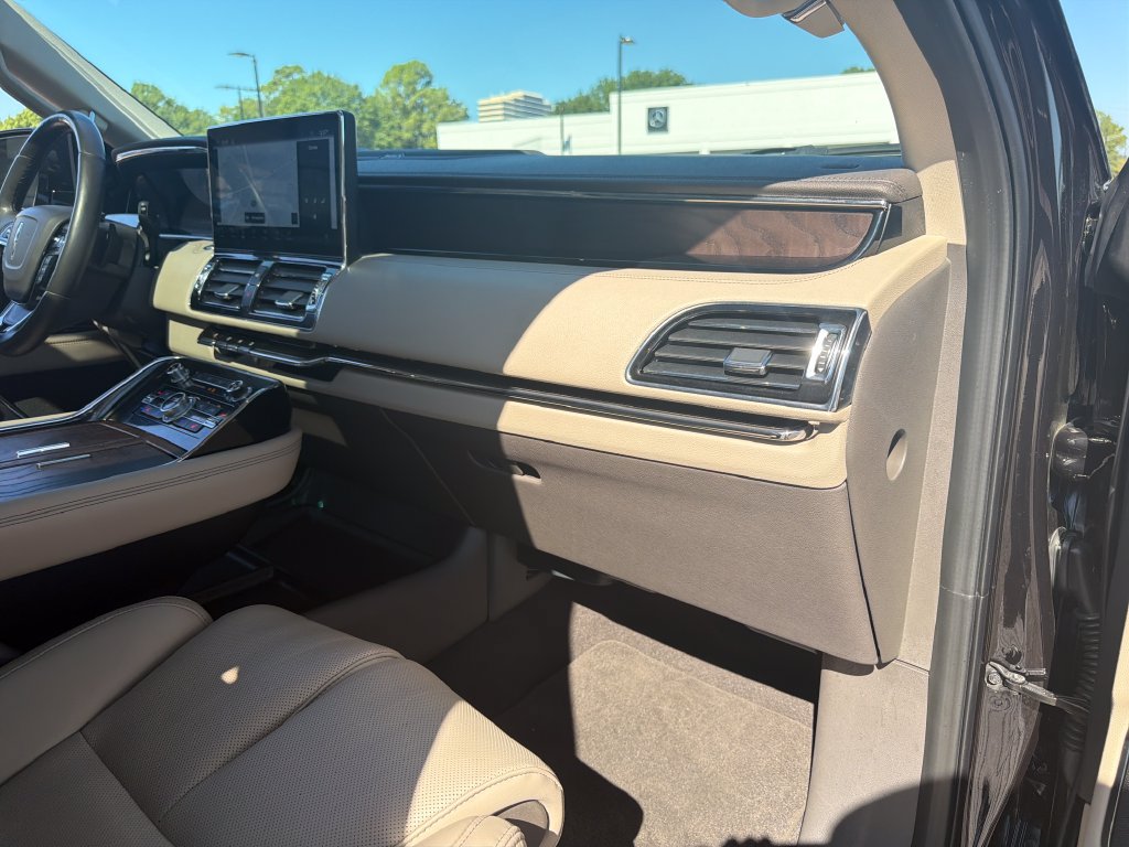 Used 2024 Lincoln Navigator Premiere AWD/4WD image 37