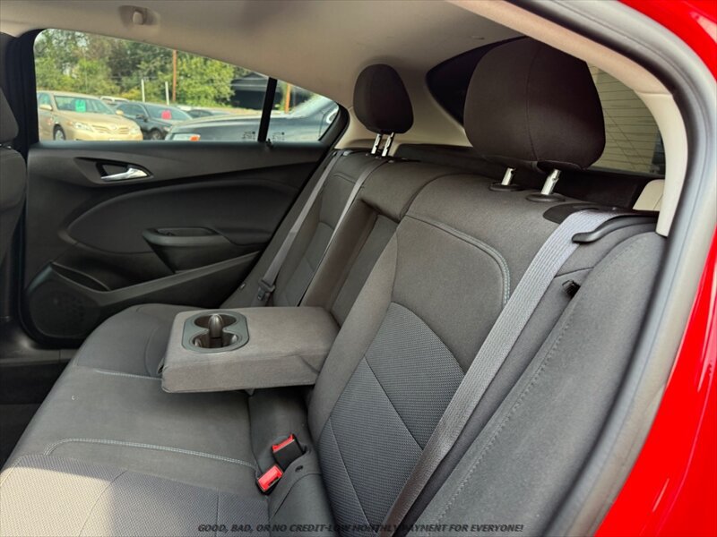 Used 2017 Chevrolet Cruze LT w/ Sun And Sound Package FWD image 16