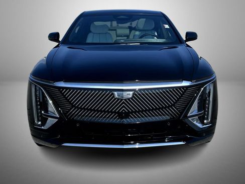 Certified 2024 Cadillac Lyriq Luxury AWD/4WD image 2