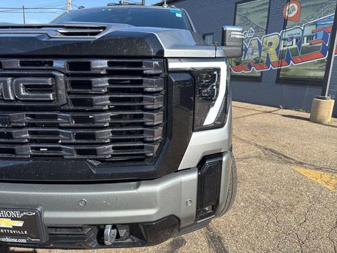 Used 2025 GMC Sierra 3500 Denali Ultimate AWD/4WD image 3