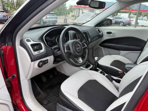 Used 2018 Jeep Compass Latitude w/ Popular Equipment Group AWD/4WD image 16
