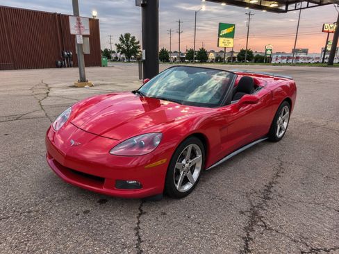 Used 2006 Chevrolet Corvette Convertible w/ Preferred Equipment Group RWD image 37