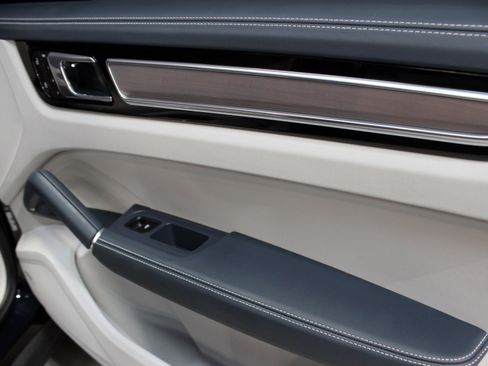 Used 2023 Porsche Cayenne Platinum Edition image 53