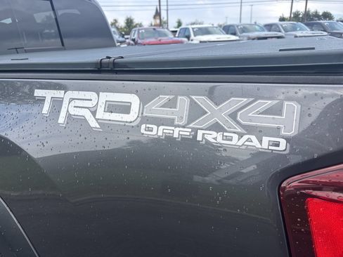 Used 2018 Toyota Tacoma TRD Off-Road AWD/4WD image 31