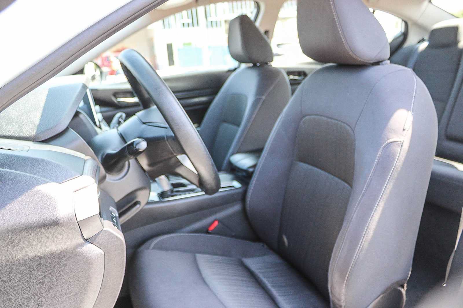 Used 2025 Nissan Altima 2.5 SV FWD image 17