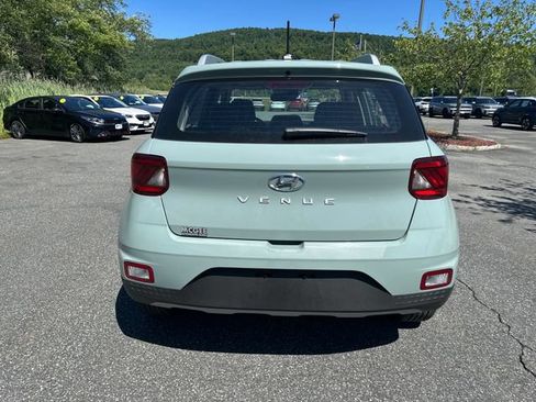 New 2026 Hyundai Venue SEL FWD image 4