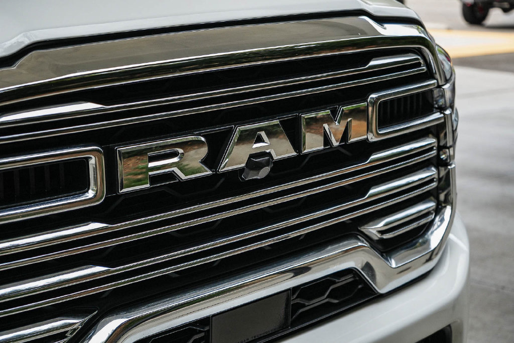 Used 2026 RAM 2500 Laramie AWD/4WD image 9