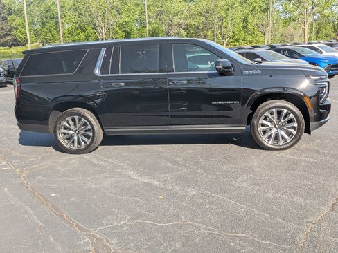 New 2026 Chevrolet Suburban High Country AWD/4WD image 9