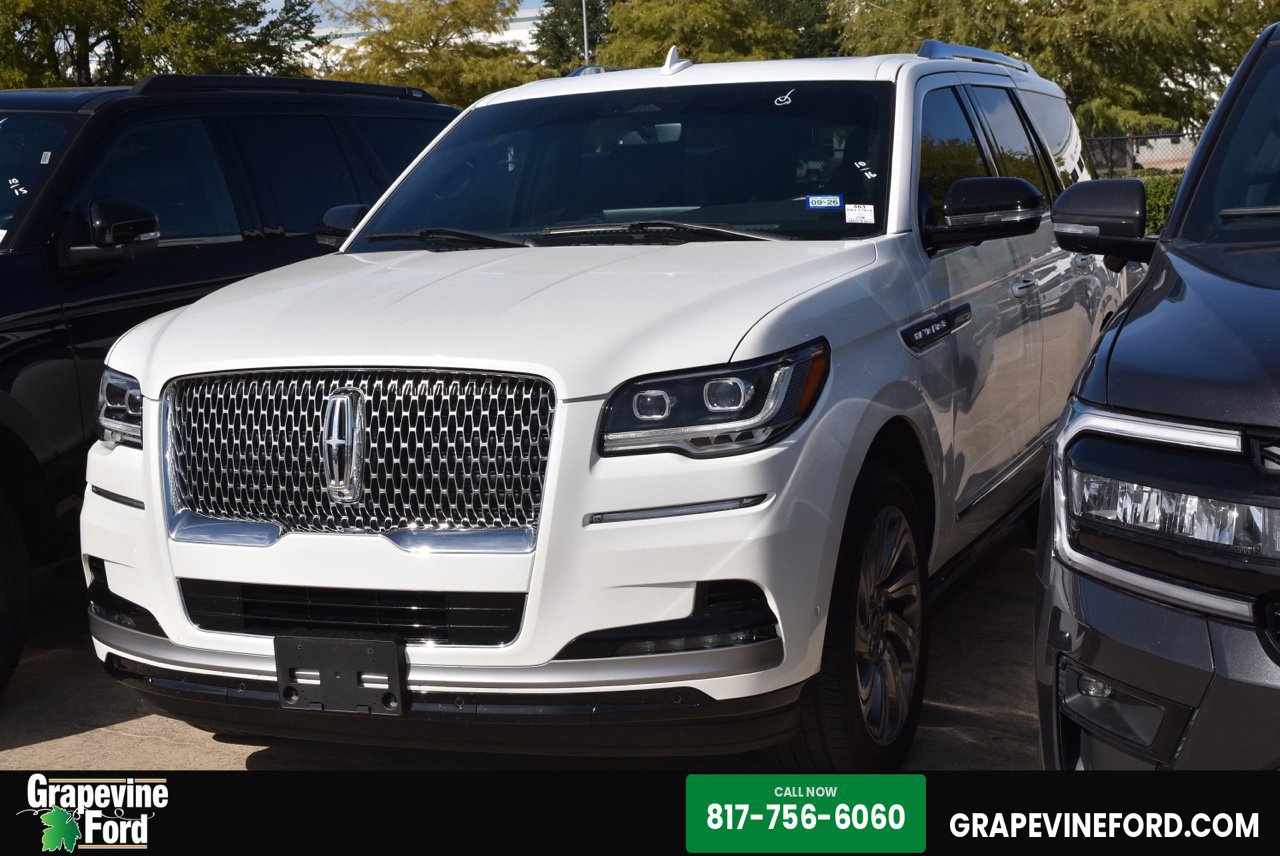Used 2023 Lincoln Navigator 2WD image 1