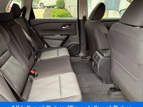 Certified 2025 Nissan Rogue SV image 14