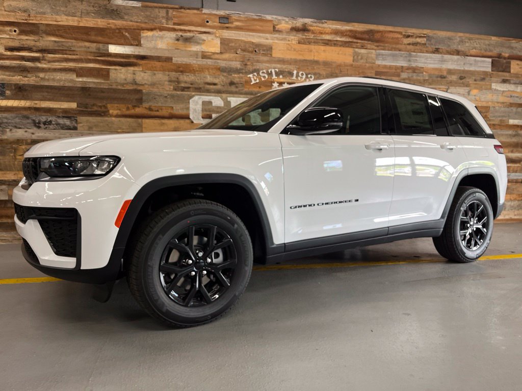 New 2026 Jeep Grand Cherokee Altitude AWD/4WD image 11