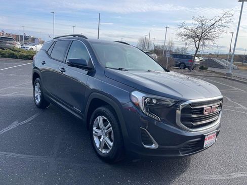 Used 2018 GMC Terrain SLE w/ Driver Convenience Package image 2