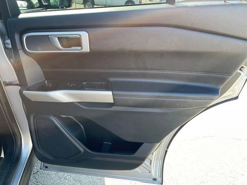 Used 2020 Ford Explorer XLT w/ Equipment Group 202A AWD/4WD image 36