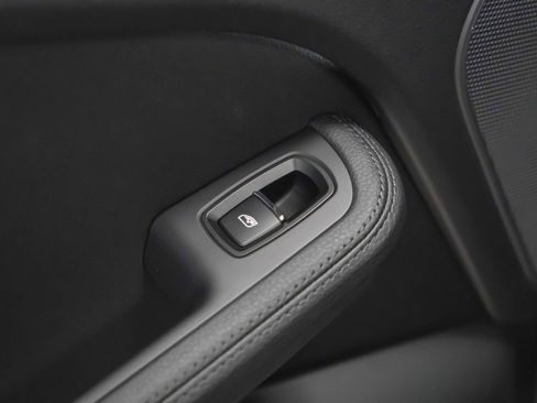 Certified 2026 Porsche Macan AWD/4WD image 16
