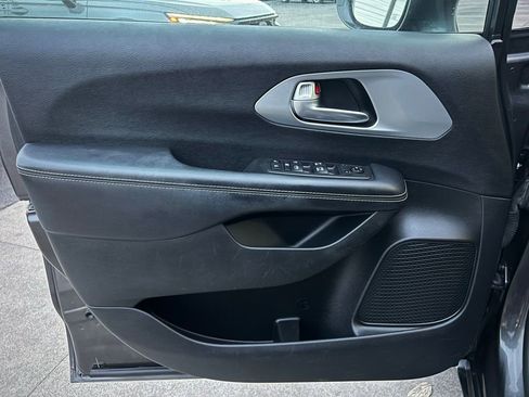 Used 2018 Chrysler Pacifica Touring Plus w/ S Appearance Package image 31